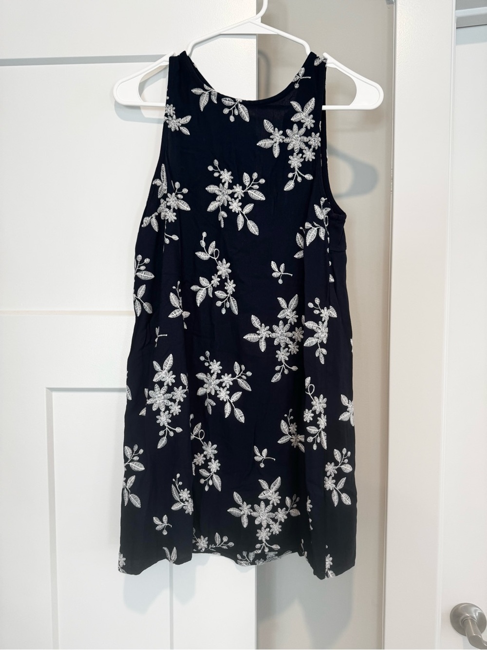 Aeropostale Embroidered Floral Dress Navy and White – Size Small